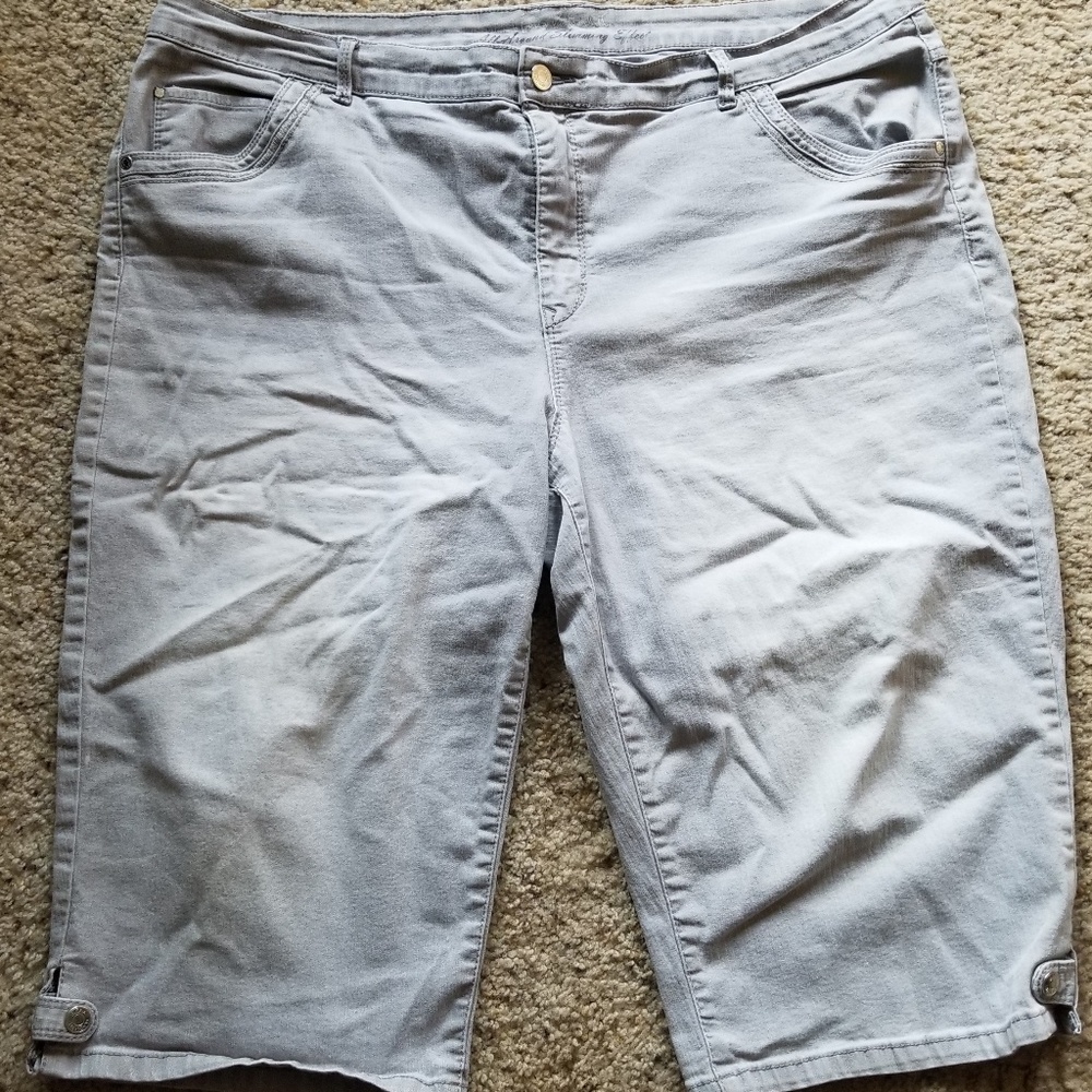 Gloria Vanderbilt slimming denim capri 18w